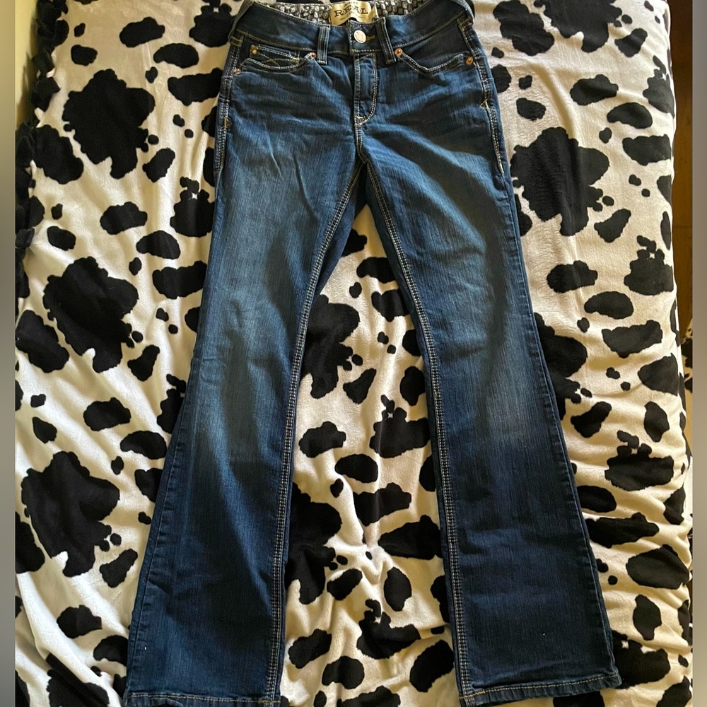 Aritat Jeans